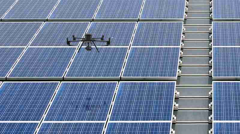 财神娱乐以无人机搭配IR Sensor热显像技术进行全方面模块健检，，有效降低人力成本并提升发电量